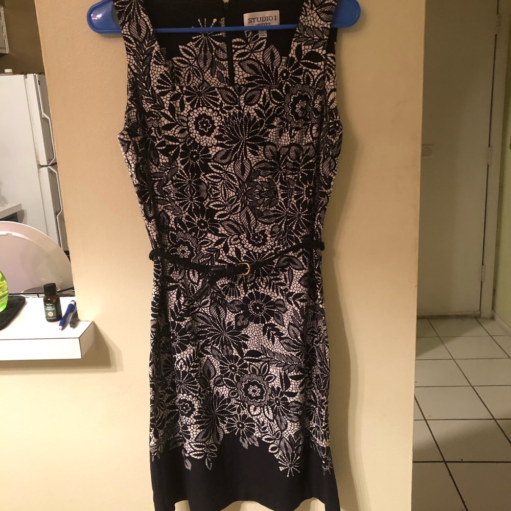 Black and white flowered dress with belt size 10P